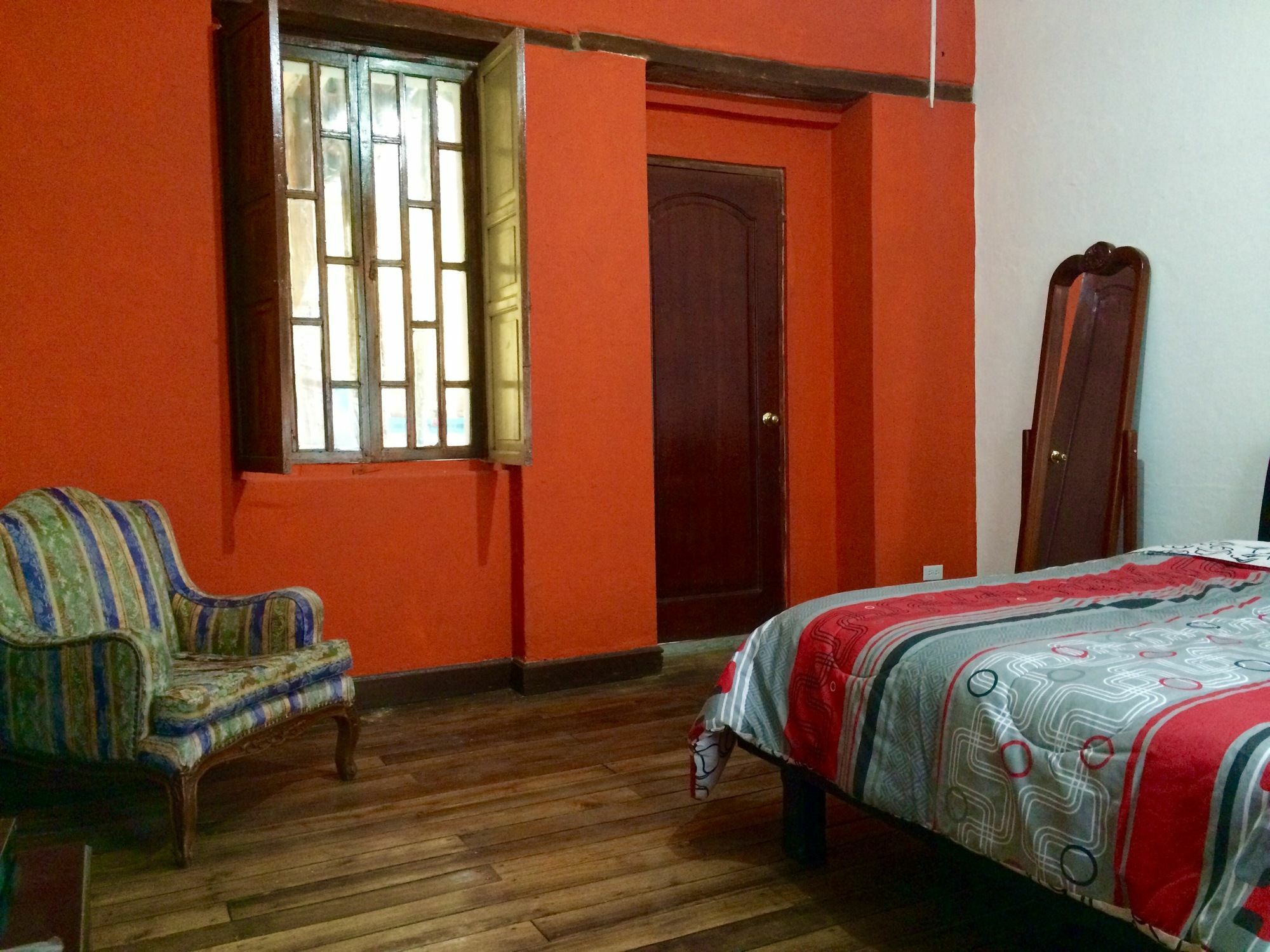 Blue Door Housing Historic Quito Hotel Exterior photo